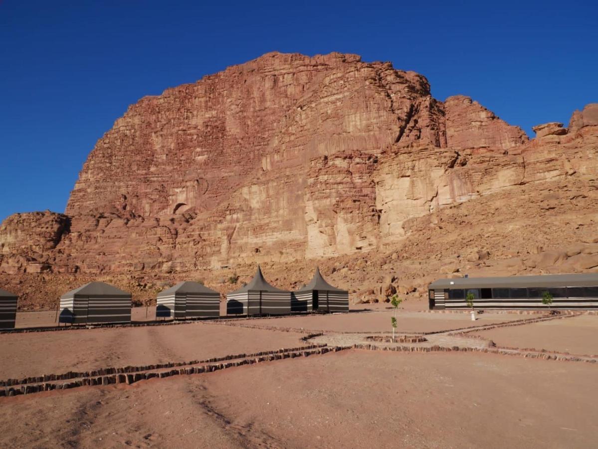 Oryx Camp Hotel Wadi Rum Bagian luar foto
