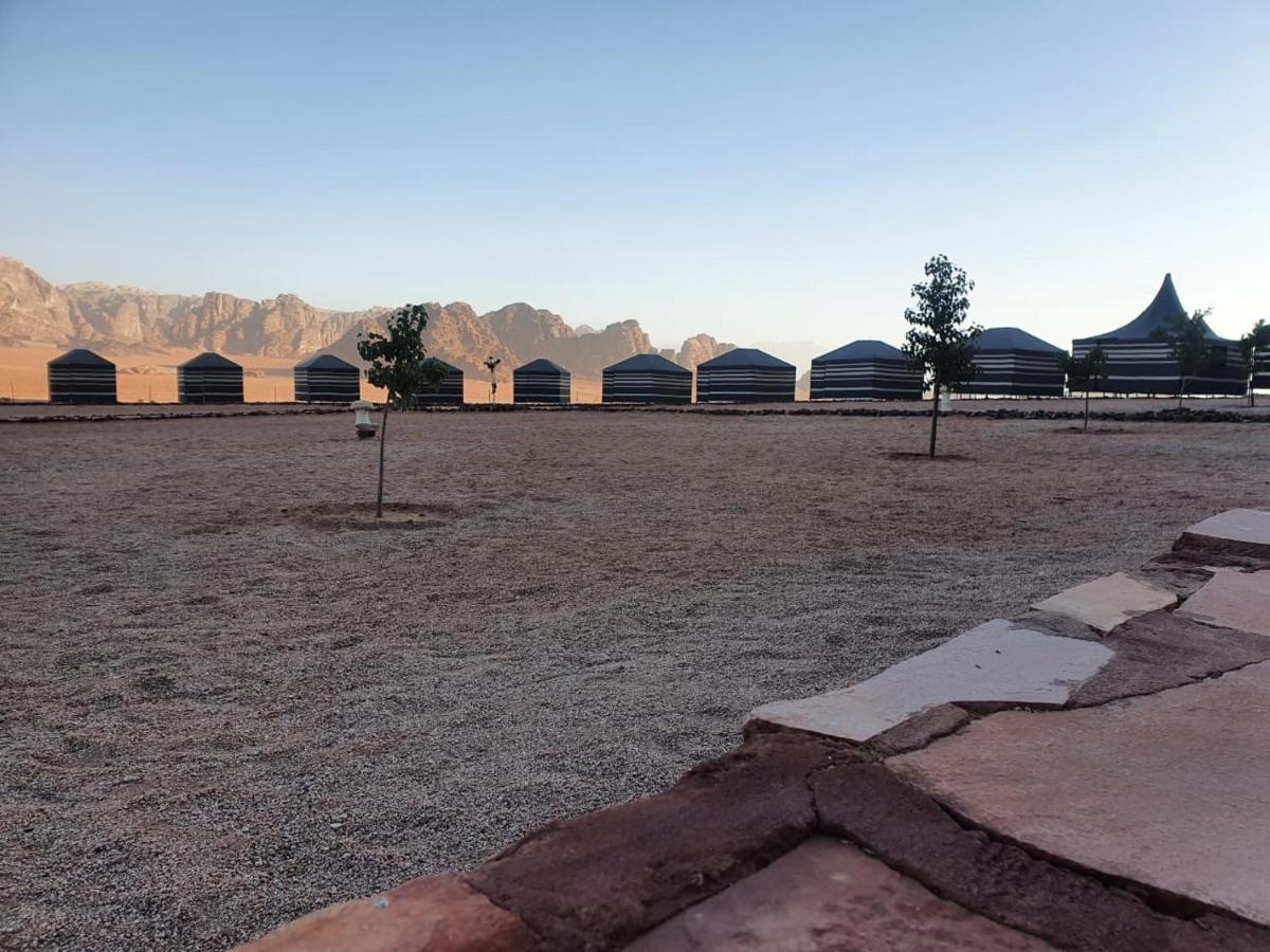 Oryx Camp Hotel Wadi Rum Bagian luar foto